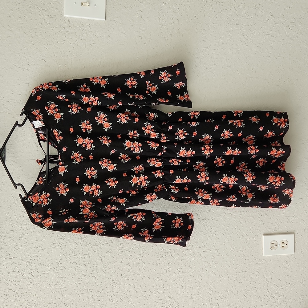 A flower patterned dress from Divided, size 8